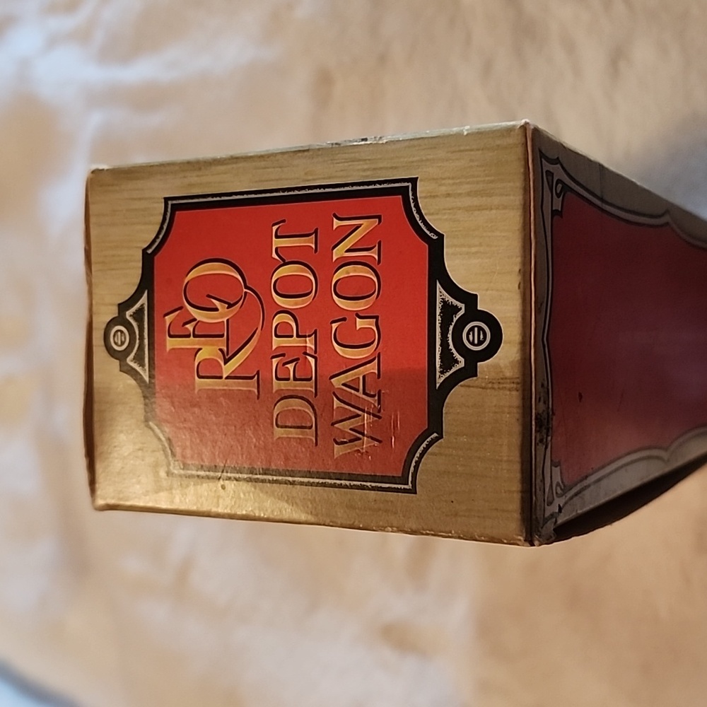 VINTAGE 1906 REO DEPOT WAGON -- AVON - Picture 7 of 12